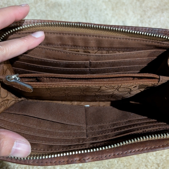 Fossil Brown Leather Zip Wallet with Keyhole Plaque - Picture 6 of 8